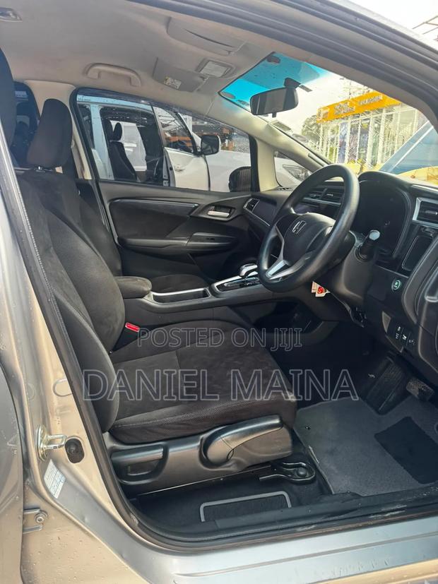 Honda Fit Shuttle 2016 Silver
