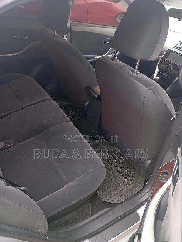 Toyota Premio 2017 Silver