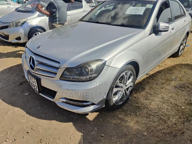 Mercedes-Benz C200 2012 Silver