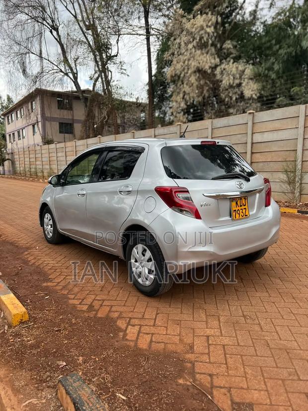 Toyota Vitz 2016 Silver