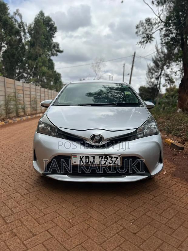Toyota Vitz 2016 Silver