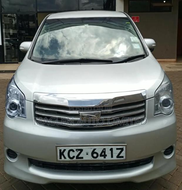 Toyota Noah 2013 Silver