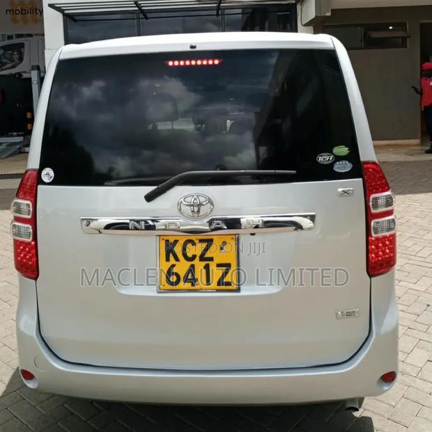 Toyota Noah 2013 Silver