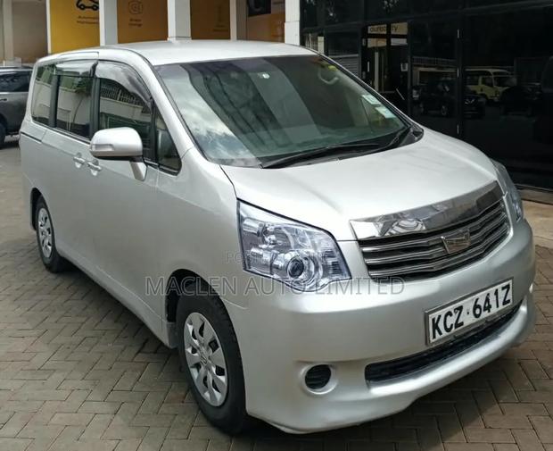 Toyota Noah 2013 Silver