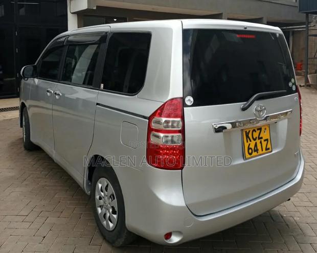 Toyota Noah 2013 Silver