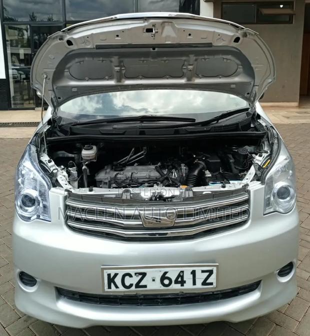 Toyota Noah 2013 Silver