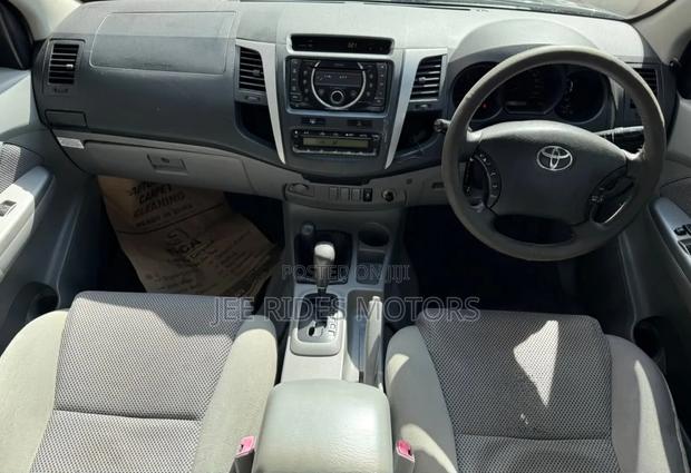 Toyota Hilux 2012 Black