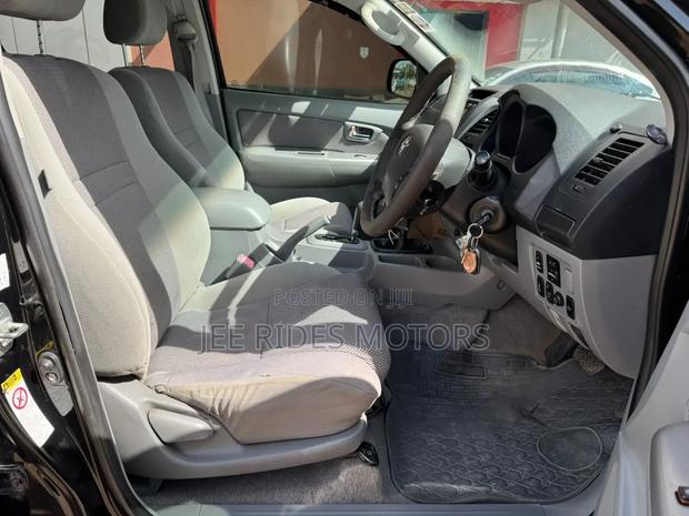 Toyota Hilux 2012 Black
