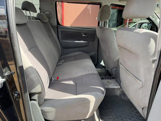 Toyota Hilux 2012 Black