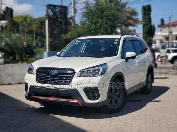 Subaru Forester Premium AWD 2019 White