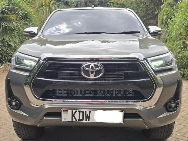 Toyota Hilux 2025 Gray