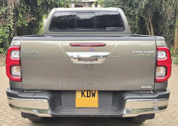 Toyota Hilux 2025 Gray