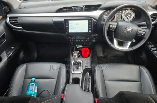 Toyota Hilux 2025 Gray