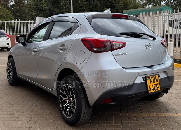 Mazda Demio 2018 Silver