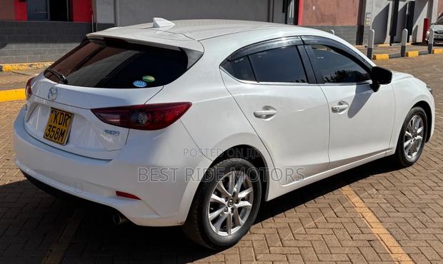 Mazda Axela 2017 Off white