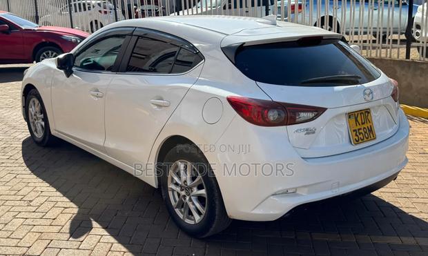 Mazda Axela 2017 Off white