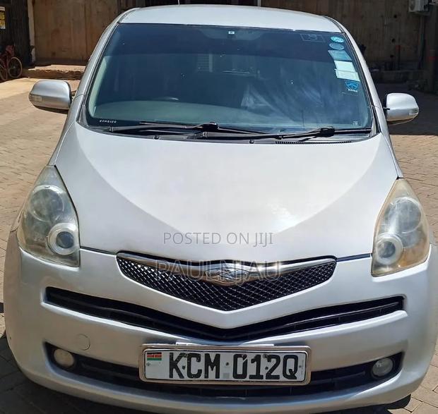 Toyota Ractis 2010 Silver