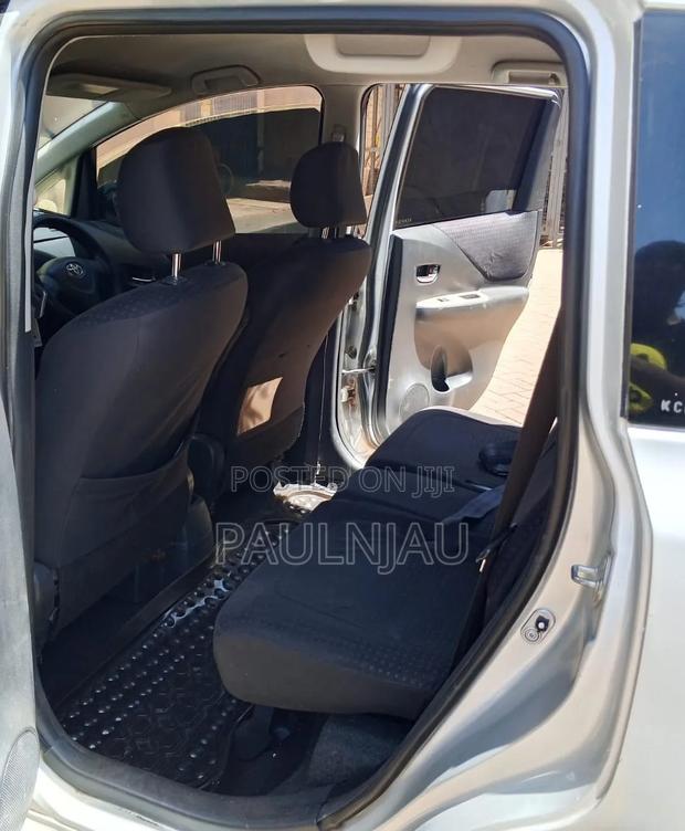 Toyota Ractis 2010 Silver