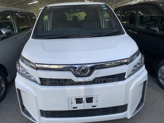 Toyota Voxy X 2WD 7-Seater 2019 Pearl