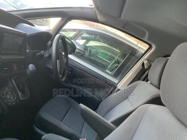 Toyota Voxy X 2WD 7-Seater 2019 Pearl