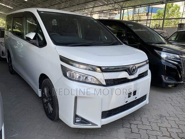 Toyota Voxy X 2WD 7-Seater 2019 Pearl