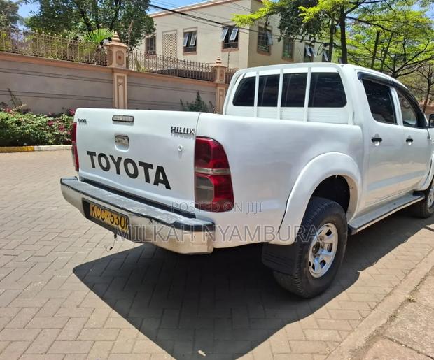Toyota Hilux 2014 White