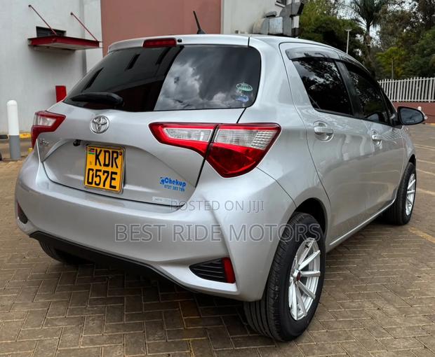 Toyota Vitz 1.3 FWD 5dr 2017 Silver