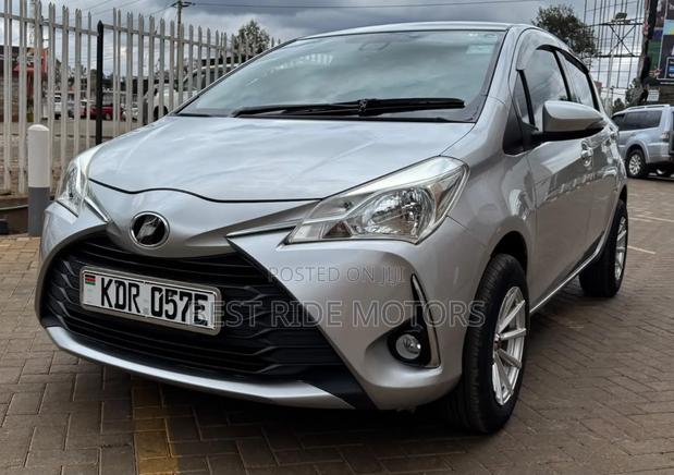 Toyota Vitz 1.3 FWD 5dr 2017 Silver