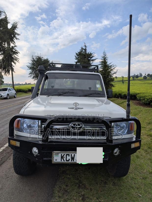 Toyota Land Cruiser 2016 White