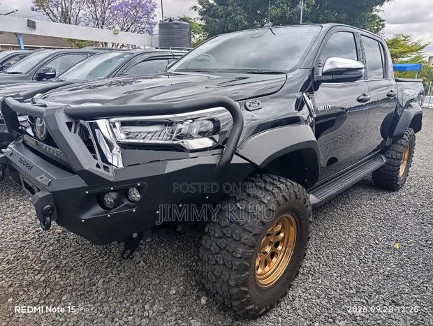 Toyota Hilux 2022 Black