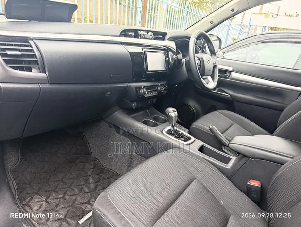 Toyota Hilux 2022 Black