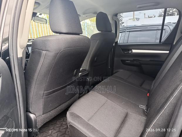 Toyota Hilux 2022 Black
