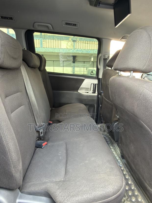 Toyota Noah 2.0 FWD (8 Seater) 2014 Black