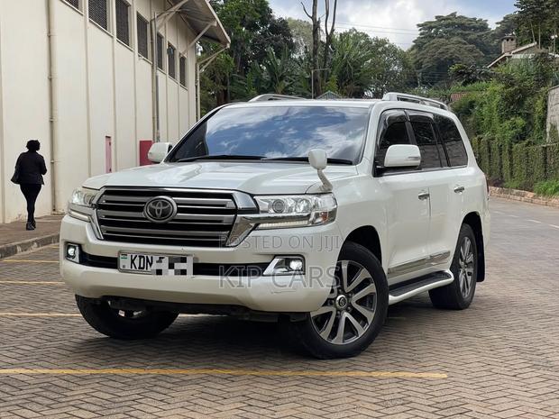 Toyota Land Cruiser 4.6 V8 ZX 2016 White