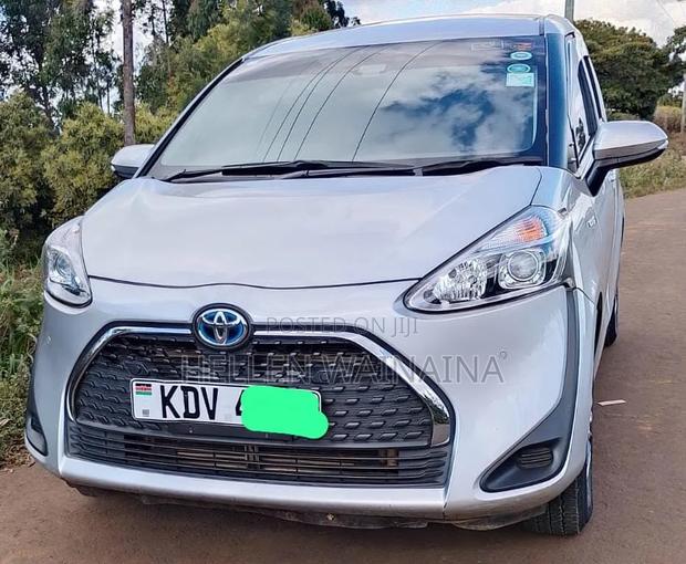 Toyota Sienta 2020 Silver