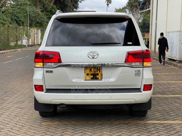 Toyota Land Cruiser 4.6 V8 ZX 2016 White