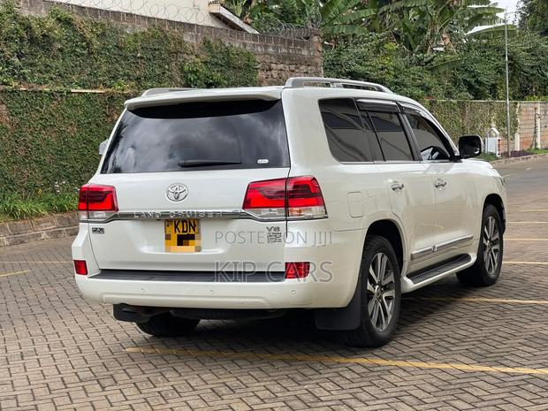 Toyota Land Cruiser 4.6 V8 ZX 2016 White
