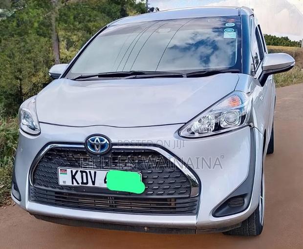 Toyota Sienta 2020 Silver