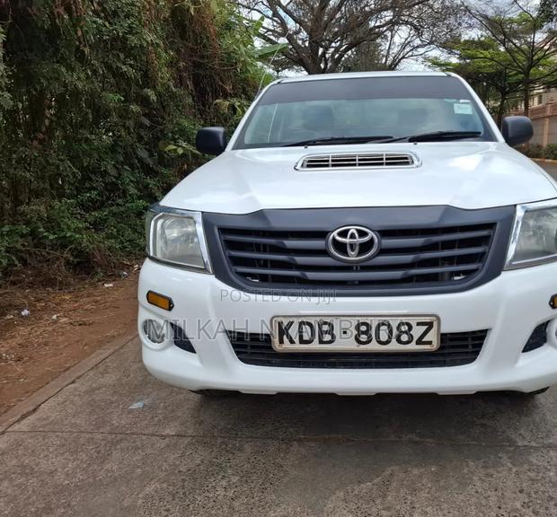 Toyota Hilux 2014 White