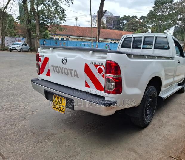 Toyota Hilux 2014 White
