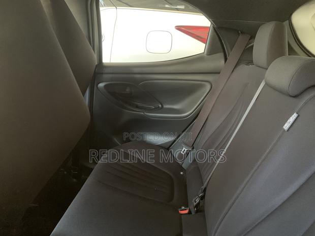 Toyota Yaris L Sedan 4dr 2019 Pearl