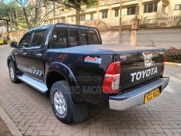 Toyota Hilux 2010 Black