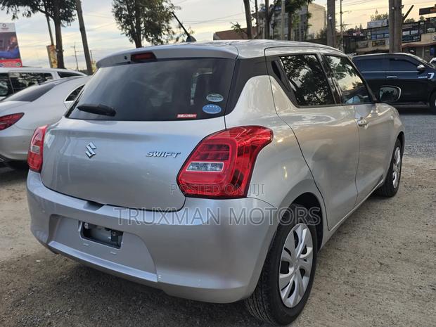 Suzuki Swift 2018 Silver