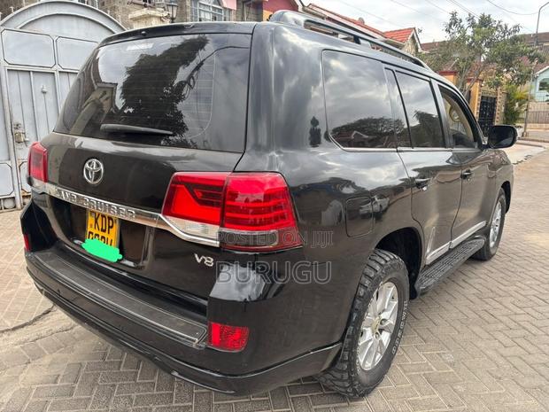 Toyota Land Cruiser 2016 Black