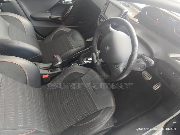 Peugeot 208 2020 White