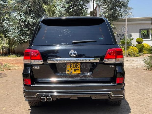 Toyota Land Cruiser 4.6 V8 ZX 2011 Black