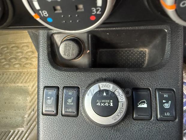 Nissan X-Trail 2.0 Petrol XE 2010 Gold