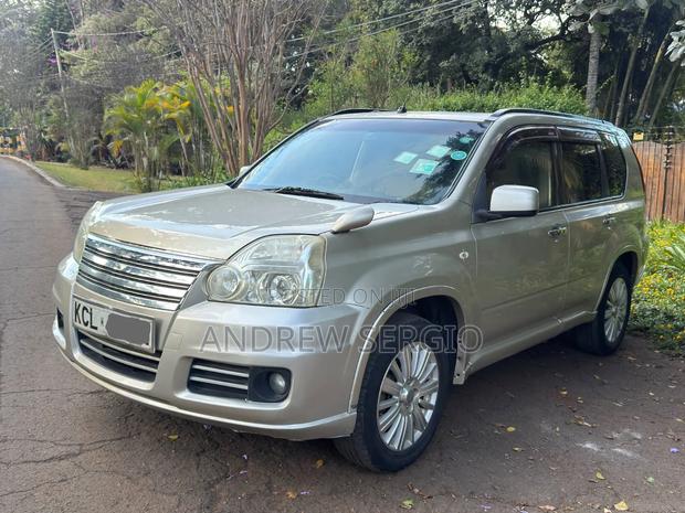 Nissan X-Trail 2.0 Petrol XE 2010 Gold