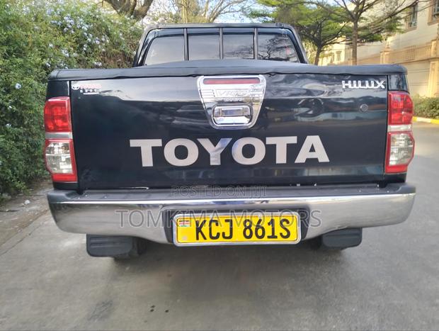 Toyota Hilux 2010 Black
