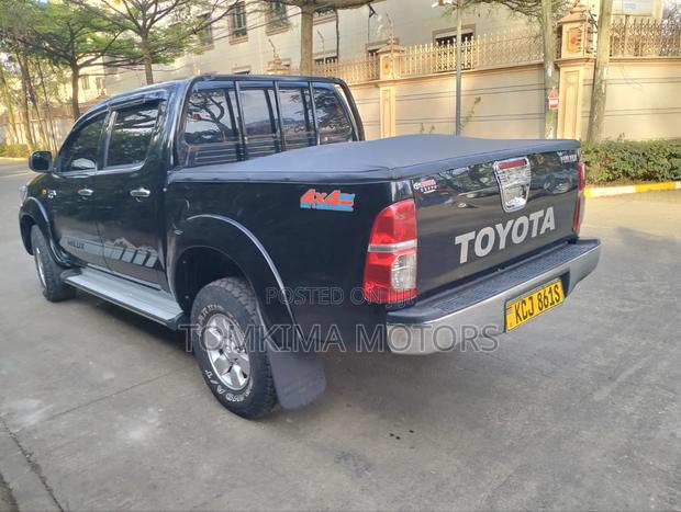 Toyota Hilux 2010 Black